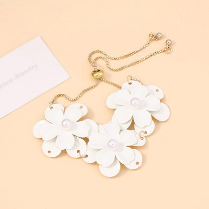 Beautiful Pearl Necklace with Unique Style