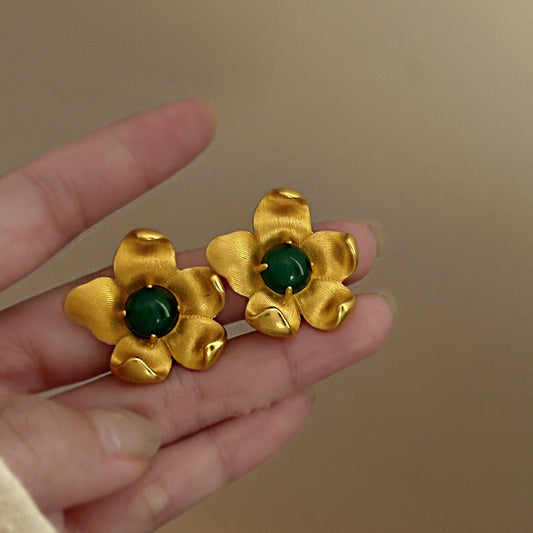 Elegant Gold Earring for Every Occasion