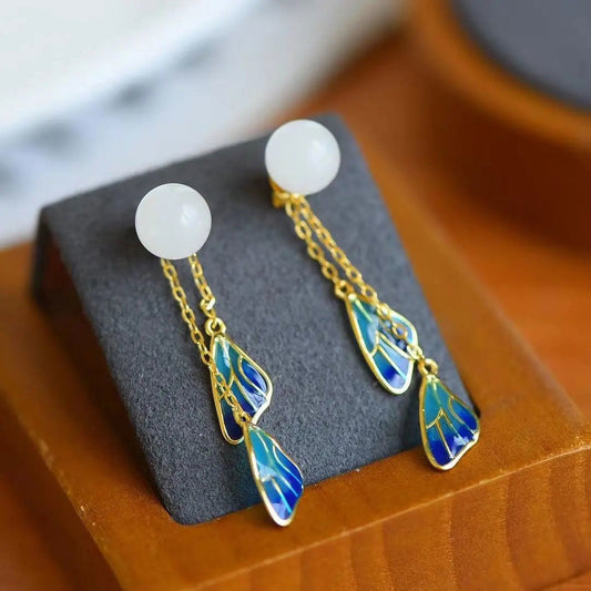 Charming Silver Earring for Any Occasion