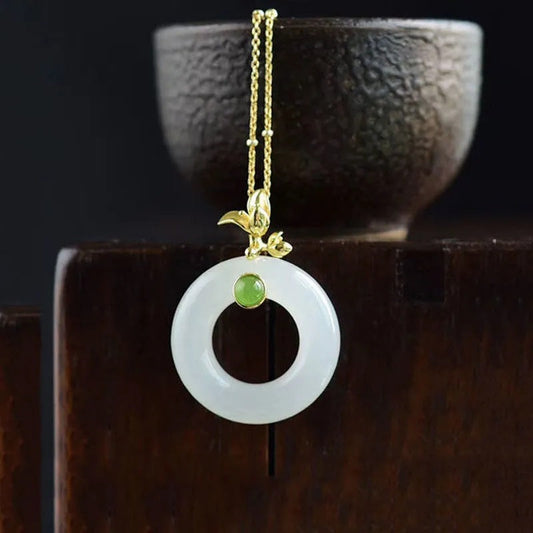 Romantic Silver Necklace for Special Moments
