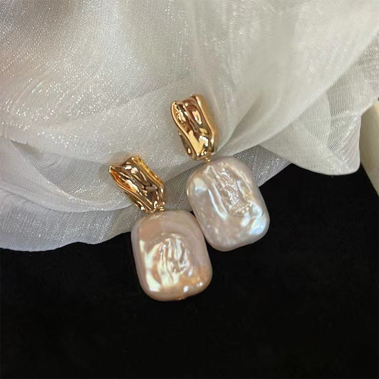 Charming Pearl Earring for Any Occasion