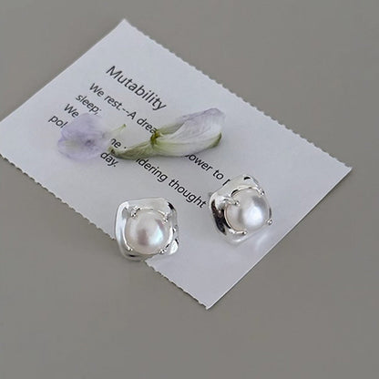 Romantic Pearl Earring for Special Moments
