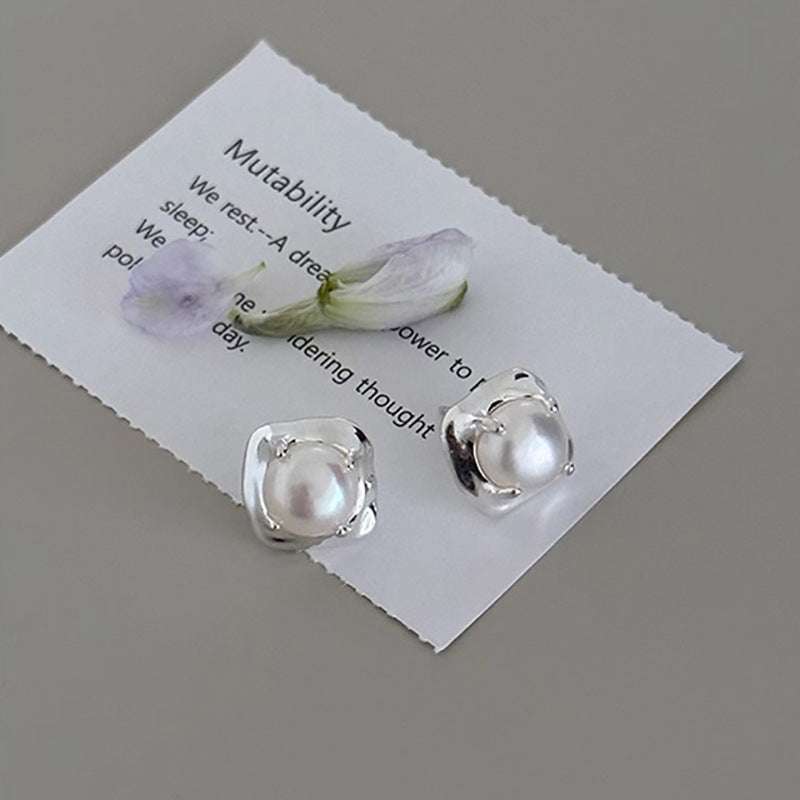 Romantic Pearl Earring for Special Moments