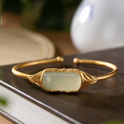Classic Silver Bracelet with Timeless Appeal