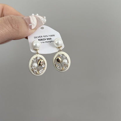 Romantic Pearl Earring for Special Moments