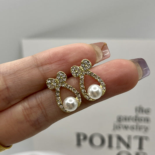 Classic Pearl Earring with Timeless Appeal