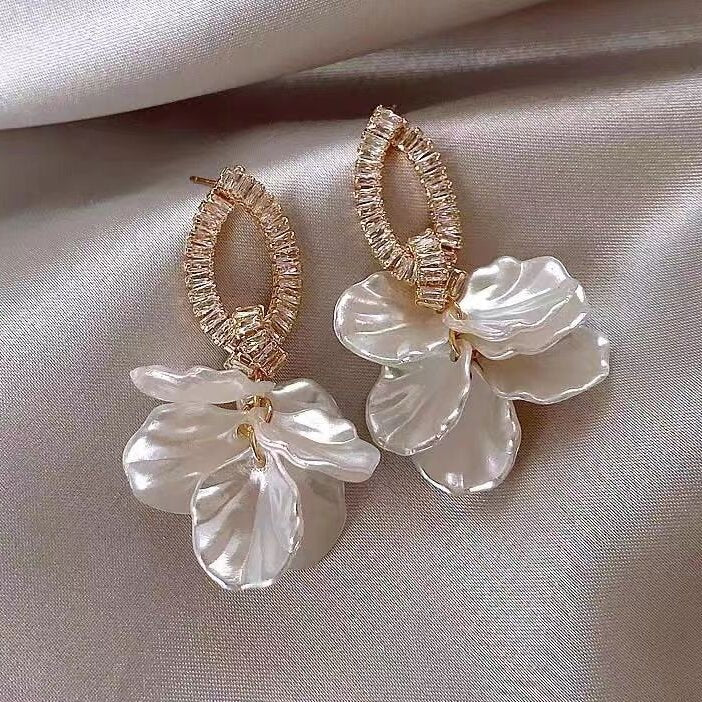 Beautiful Pearl Earring with Unique Style