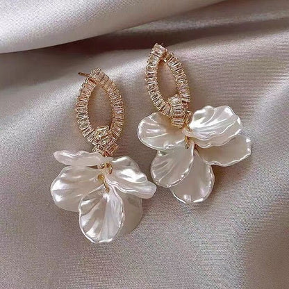 Beautiful Pearl Earring with Unique Style