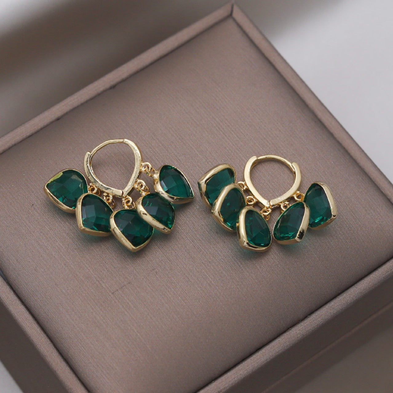 Charming Earring for Any Occasion