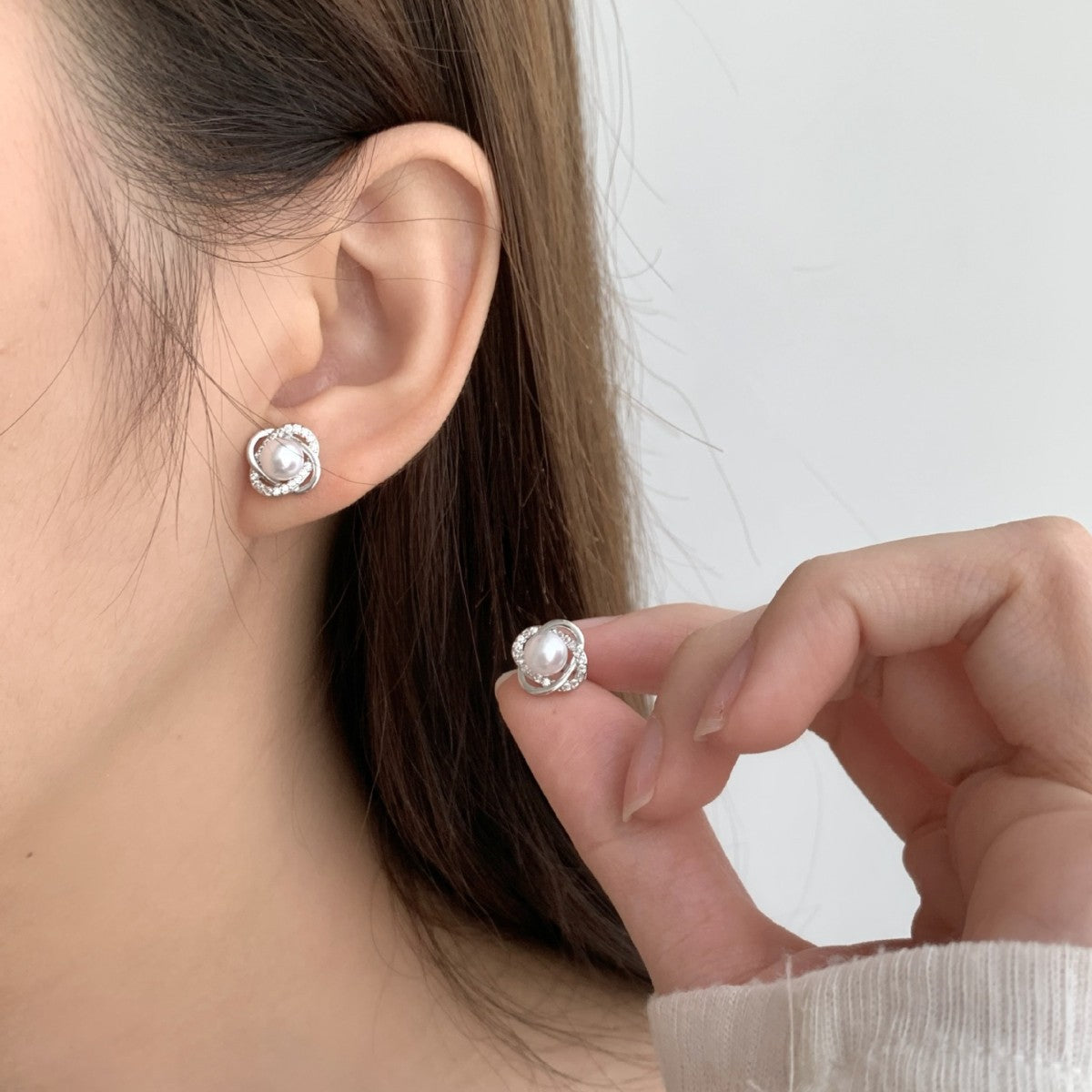 Classic Pearl Earring with Timeless Appeal