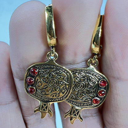 Beautiful Gold Earring with Unique Style