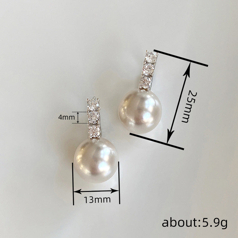 Charming Pearl Earring for Any Occasion