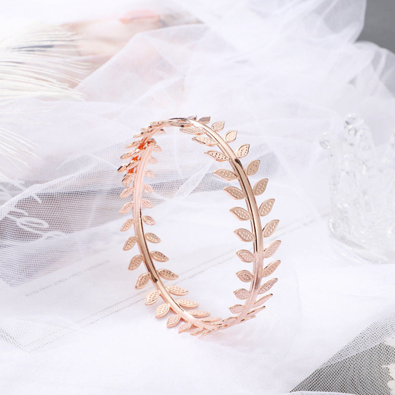 Classic Gold Bracelet with Timeless Appeal