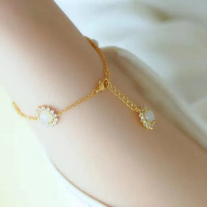 Romantic Gold Bracelet for Special Moments