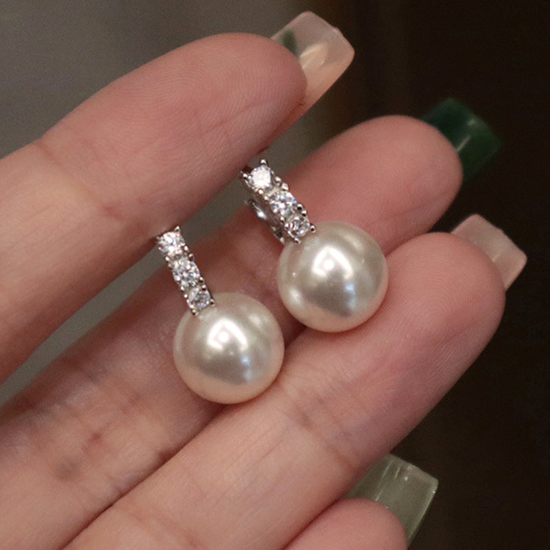 Charming Pearl Earring for Any Occasion
