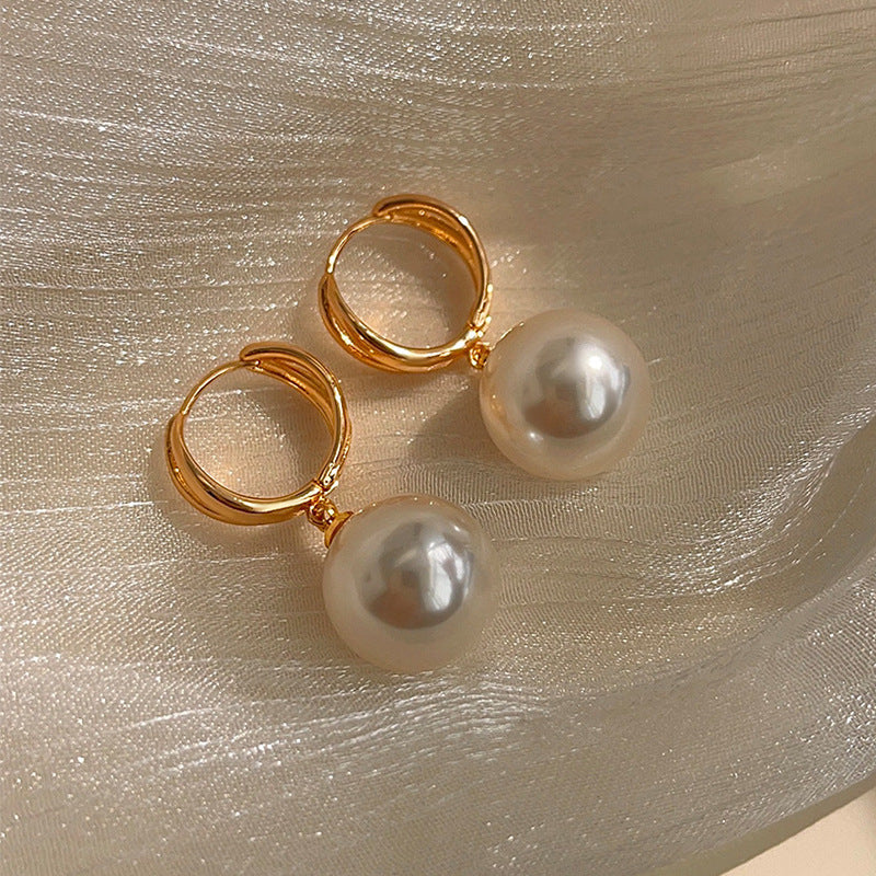 Beautiful Pearl Earring with Unique Style