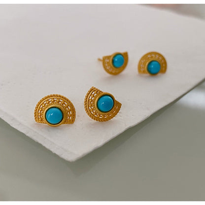 Classic Gold Earring with Timeless Appeal
