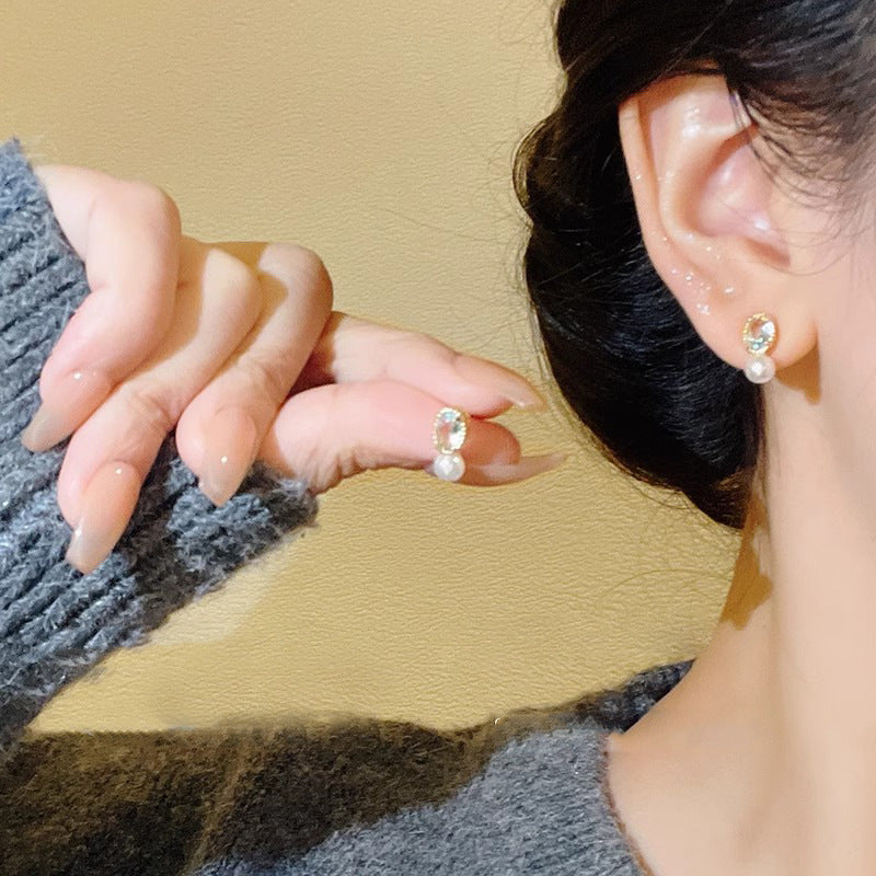 Classic Pearl Earring with Timeless Appeal