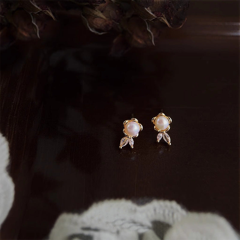 Charming Pearl Earring for Any Occasion