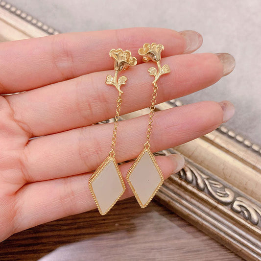 Charming Gold Earring for Any Occasion