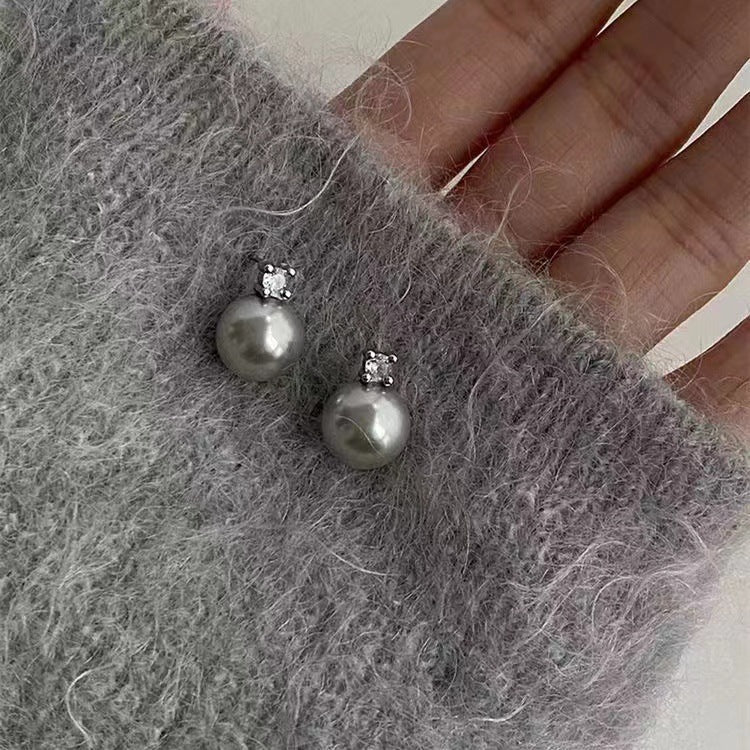 Stunning Pearl Earring for Daily Wear
