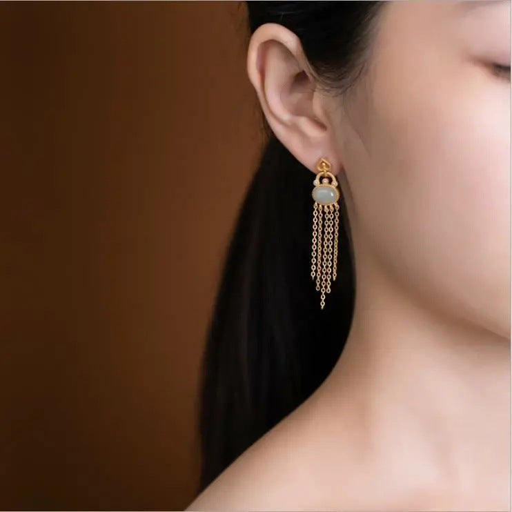 Romantic Gold Earring for Special Moments