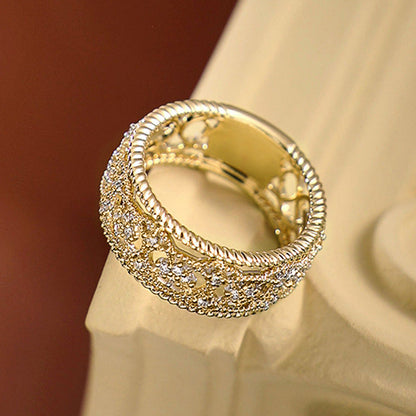 Classic Gold Ring with Timeless Appeal