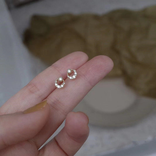 Charming Earring for Any Occasion