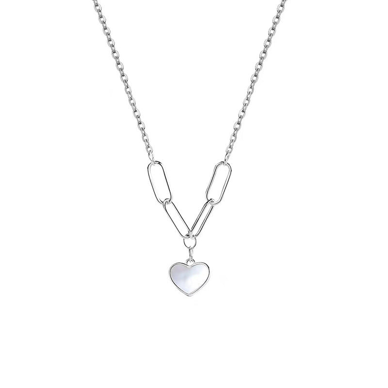 Classic Pearl Necklace with Timeless Appeal