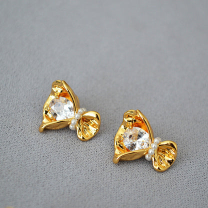 Charming Gold Earring for Any Occasion