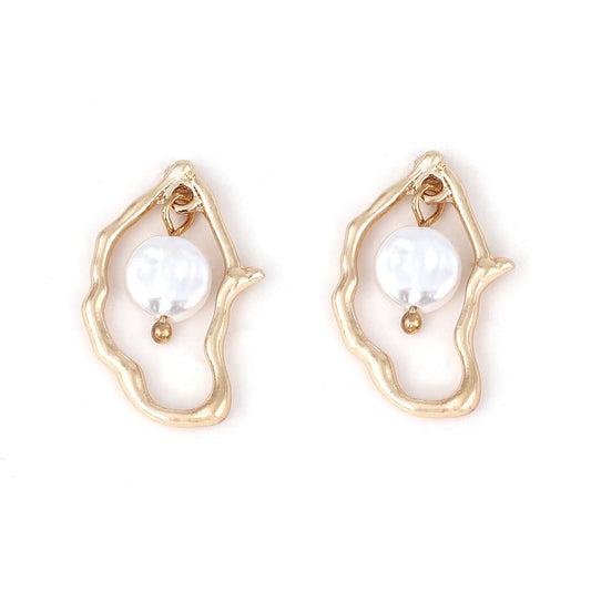 Beautiful Pearl Earring with Unique Style
