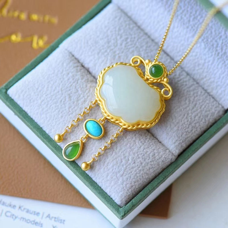 Romantic Gold Pendant for Special Moments