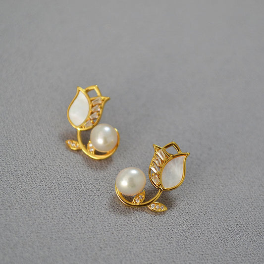 Charming Silver Earring for Any Occasion