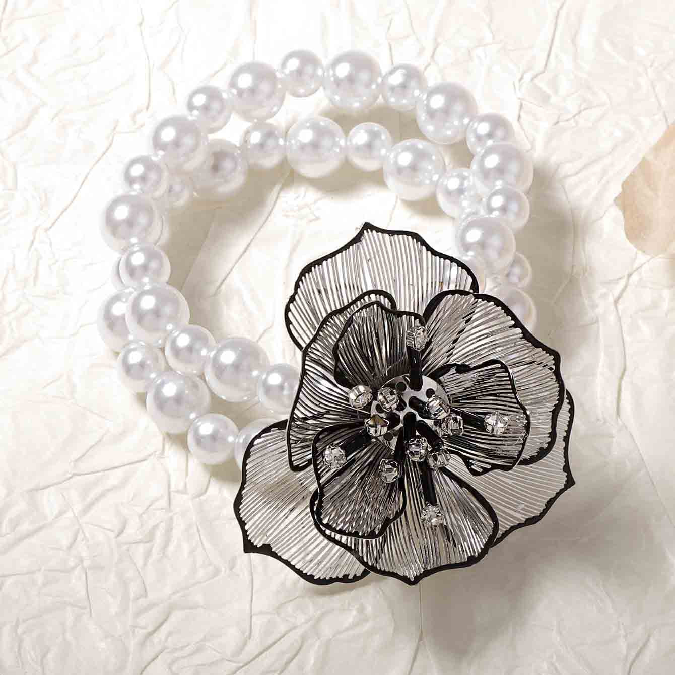Classic Pearl Pendant with Timeless Appeal