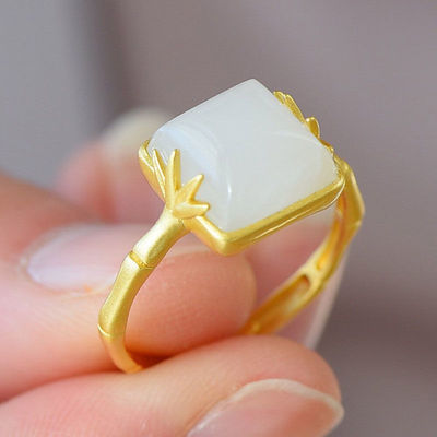 Romantic Gold Ring for Special Moments