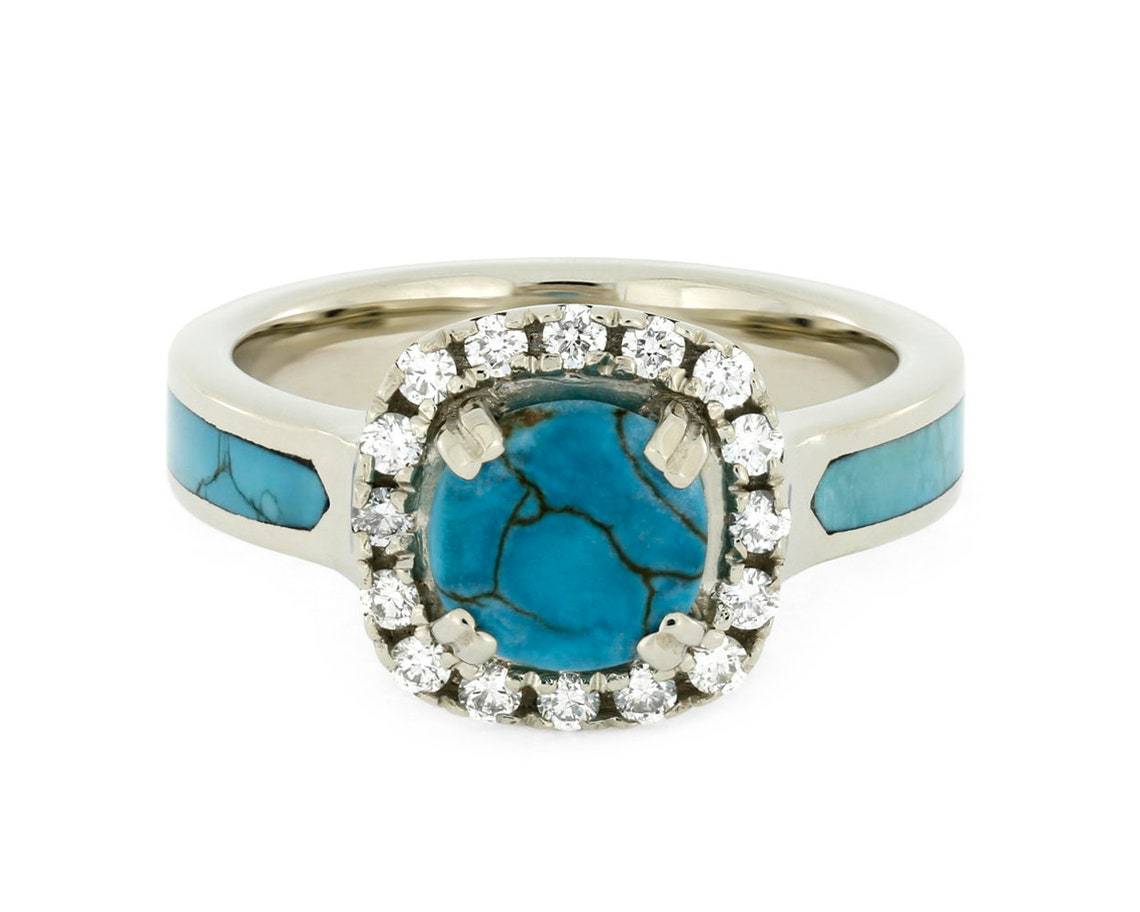 Classic Silver Ring with Timeless Appeal