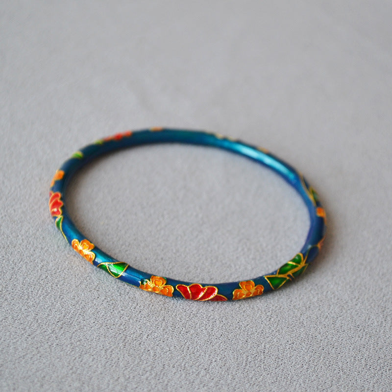 Classic Gold Bracelet with Timeless Appeal