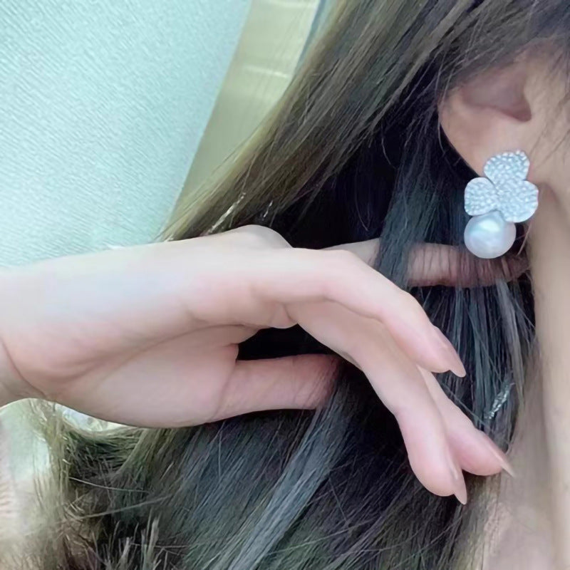 Beautiful Pearl Earring with Unique Style