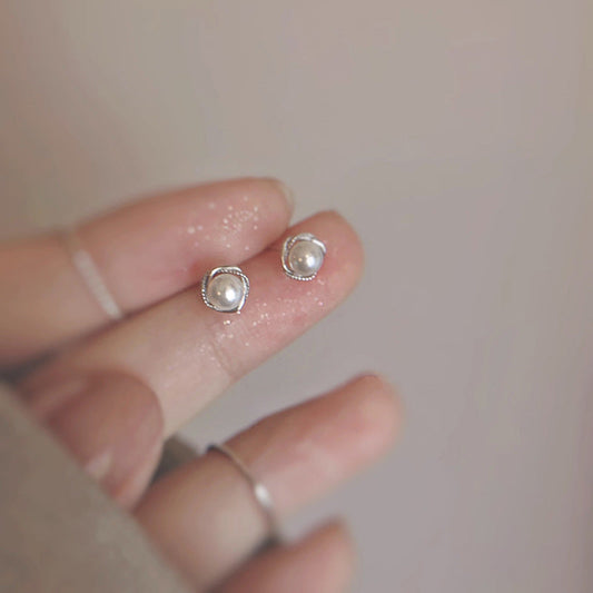 Classic Pearl Earring with Timeless Appeal