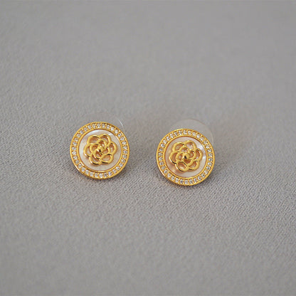 Beautiful Gold Earring with Unique Style