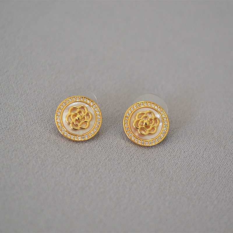 Beautiful Gold Earring with Unique Style