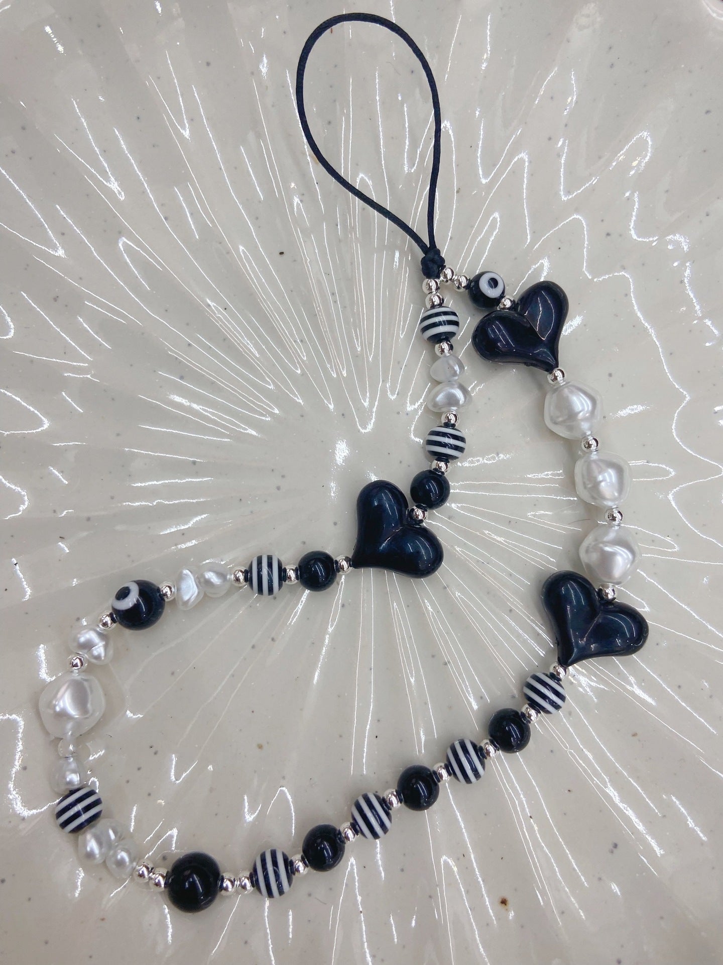 Classic Pearl Piece with Timeless Appeal