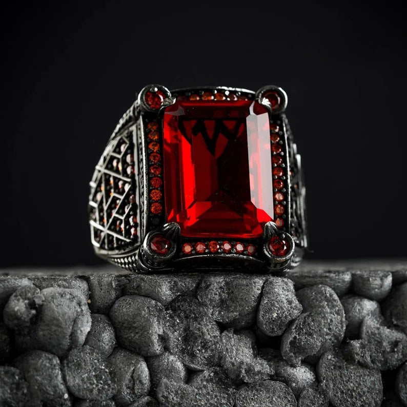Classic Silver Ring with Timeless Appeal