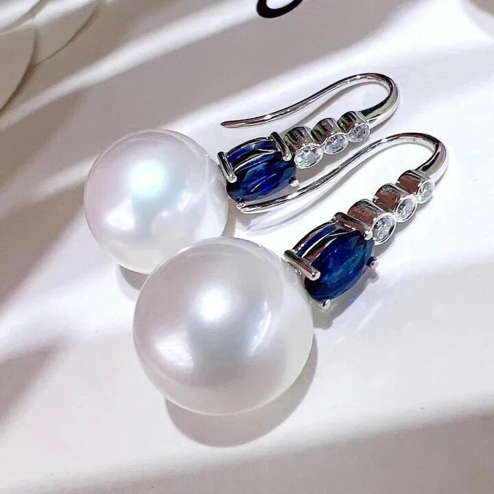 Beautiful Pearl Earring with Unique Style
