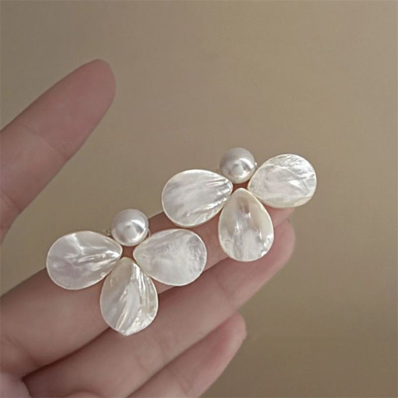 Classic Pearl Earring with Timeless Appeal