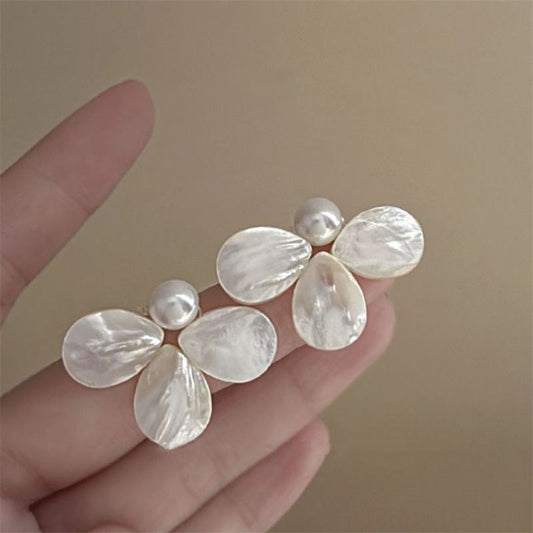 Classic Pearl Earring with Timeless Appeal