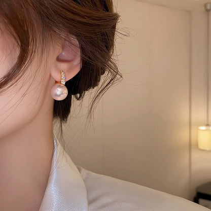 Beautiful Pearl Earring with Unique Style