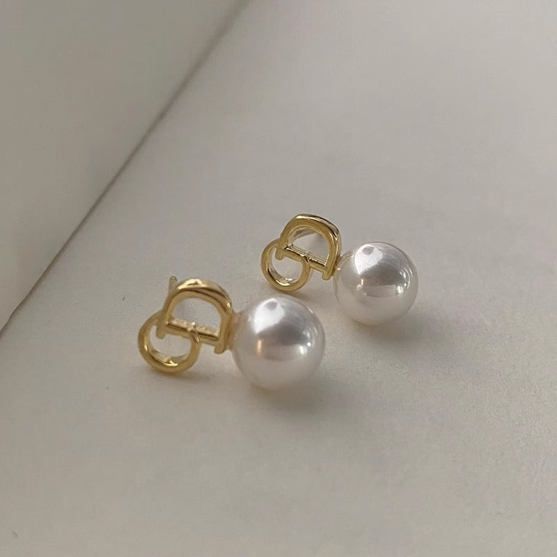 Classic Pearl Earring with Timeless Appeal