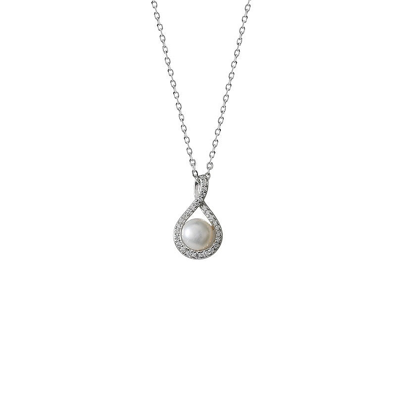 Beautiful Pearl Necklace with Unique Style