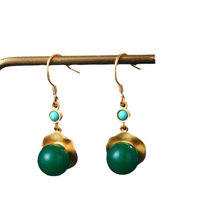 Charming Gold Earring for Any Occasion